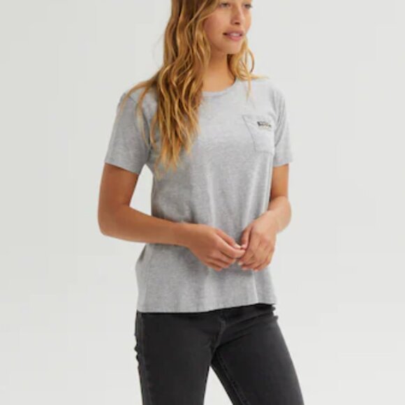 NWOT Burton Women's Burton Classic Short Sleeve Pocket T-Shirt - Picture 2 of 7